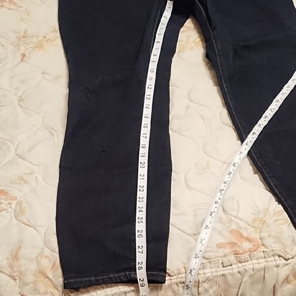 Old Navy Women's Dark Blue Straight Leg Jeans - Picture 8 of 11